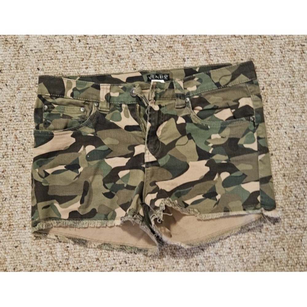 Venus‎ Camo Shorts Frayed Hem Low Rise Casual Trendy Green Size 2